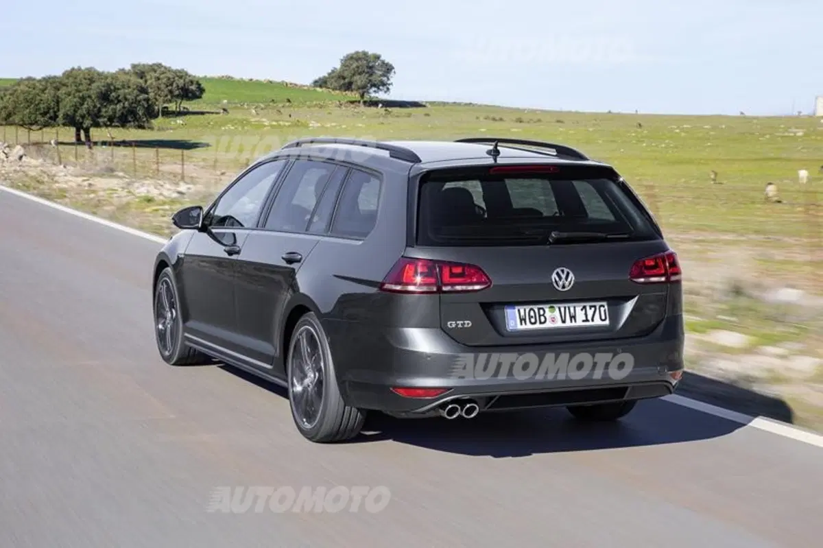 Volkswagen Golf Variant: nuova GTD, Alltrack e R (15)