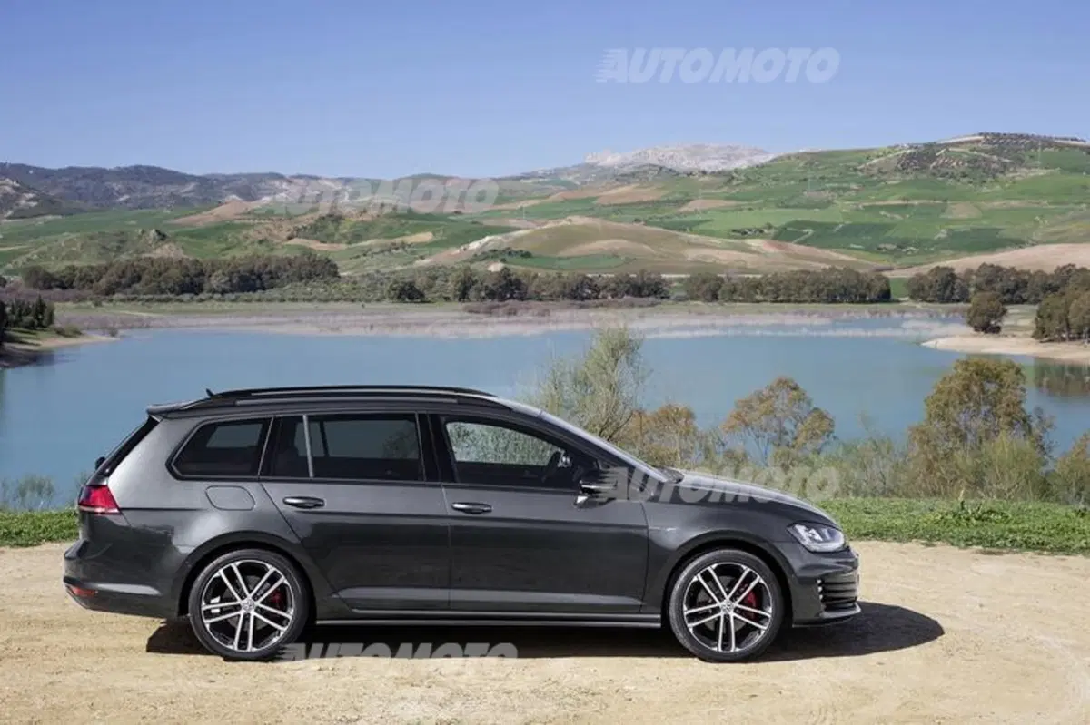 Volkswagen Golf Variant: nuova GTD, Alltrack e R (18)