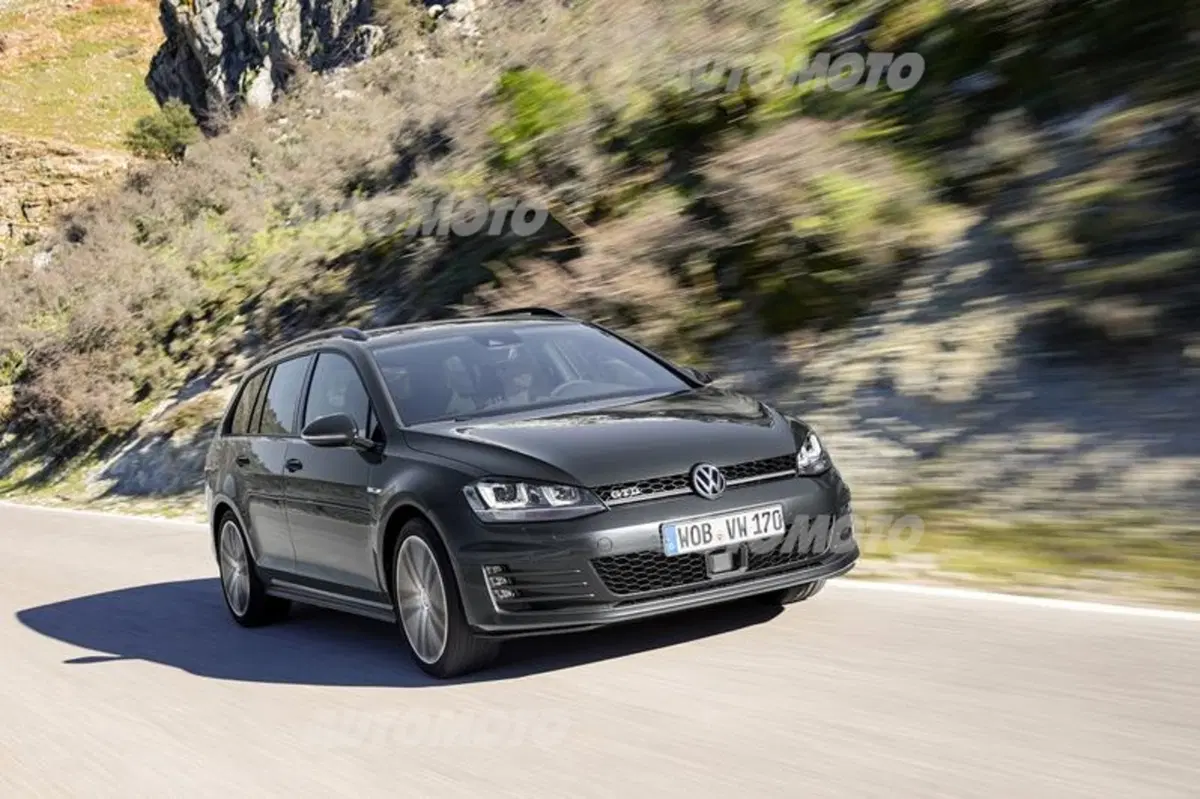 Volkswagen Golf Variant: nuova GTD, Alltrack e R (20)