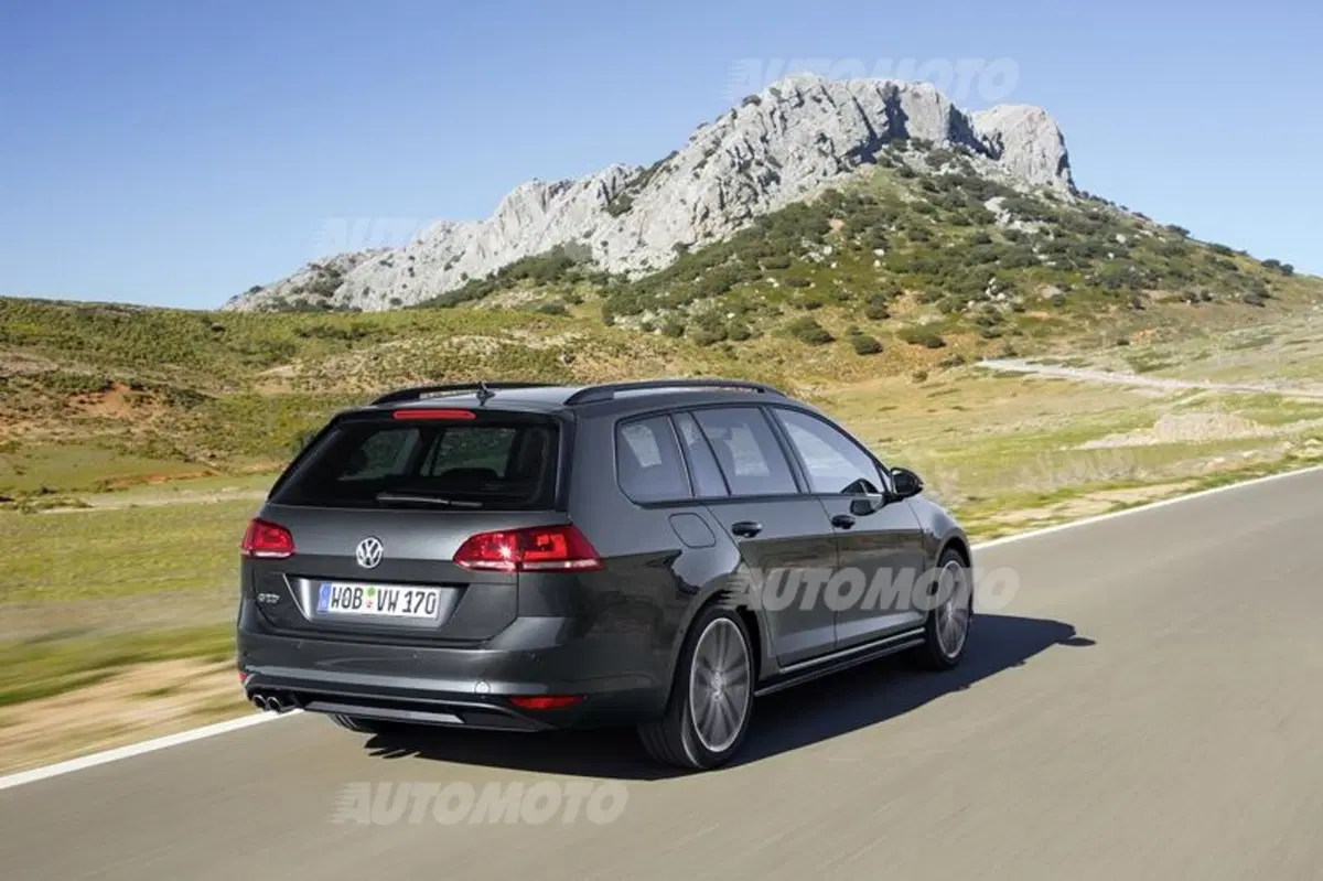 Volkswagen Golf Variant: nuova GTD, Alltrack e R (21)