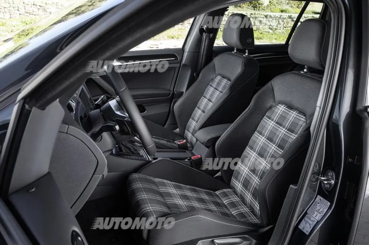 Volkswagen Golf Variant: nuova GTD, Alltrack e R (24)
