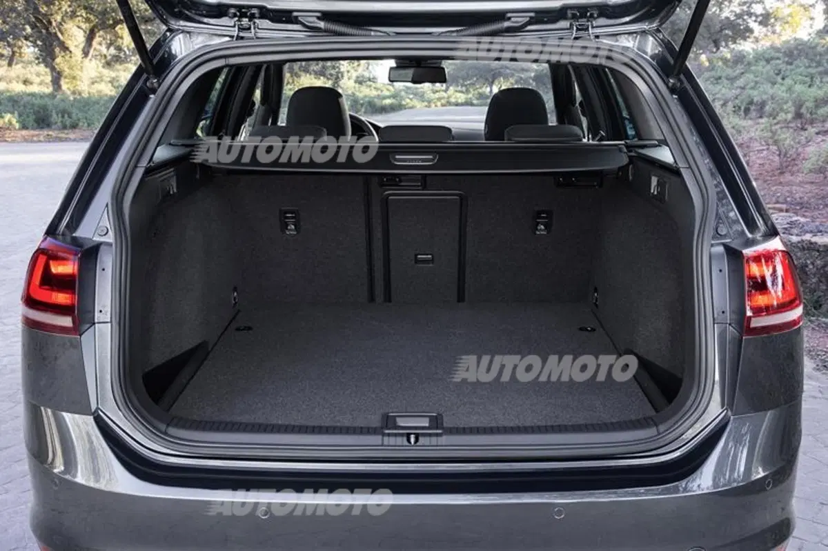 Volkswagen Golf Variant: nuova GTD, Alltrack e R (25)