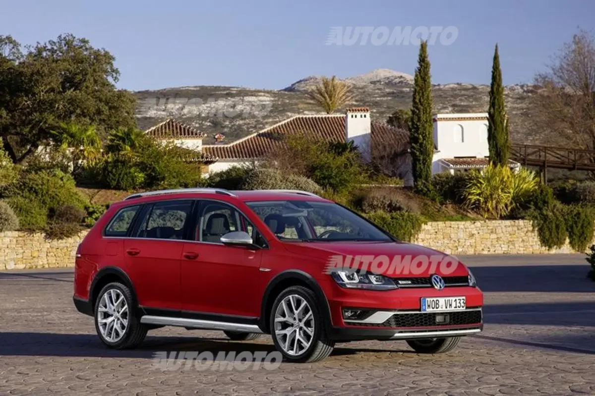 Volkswagen Golf Variant: nuova GTD, Alltrack e R (27)