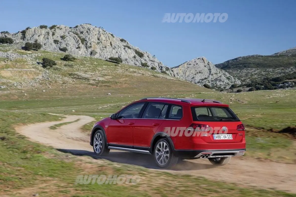 Volkswagen Golf Variant: nuova GTD, Alltrack e R (33)