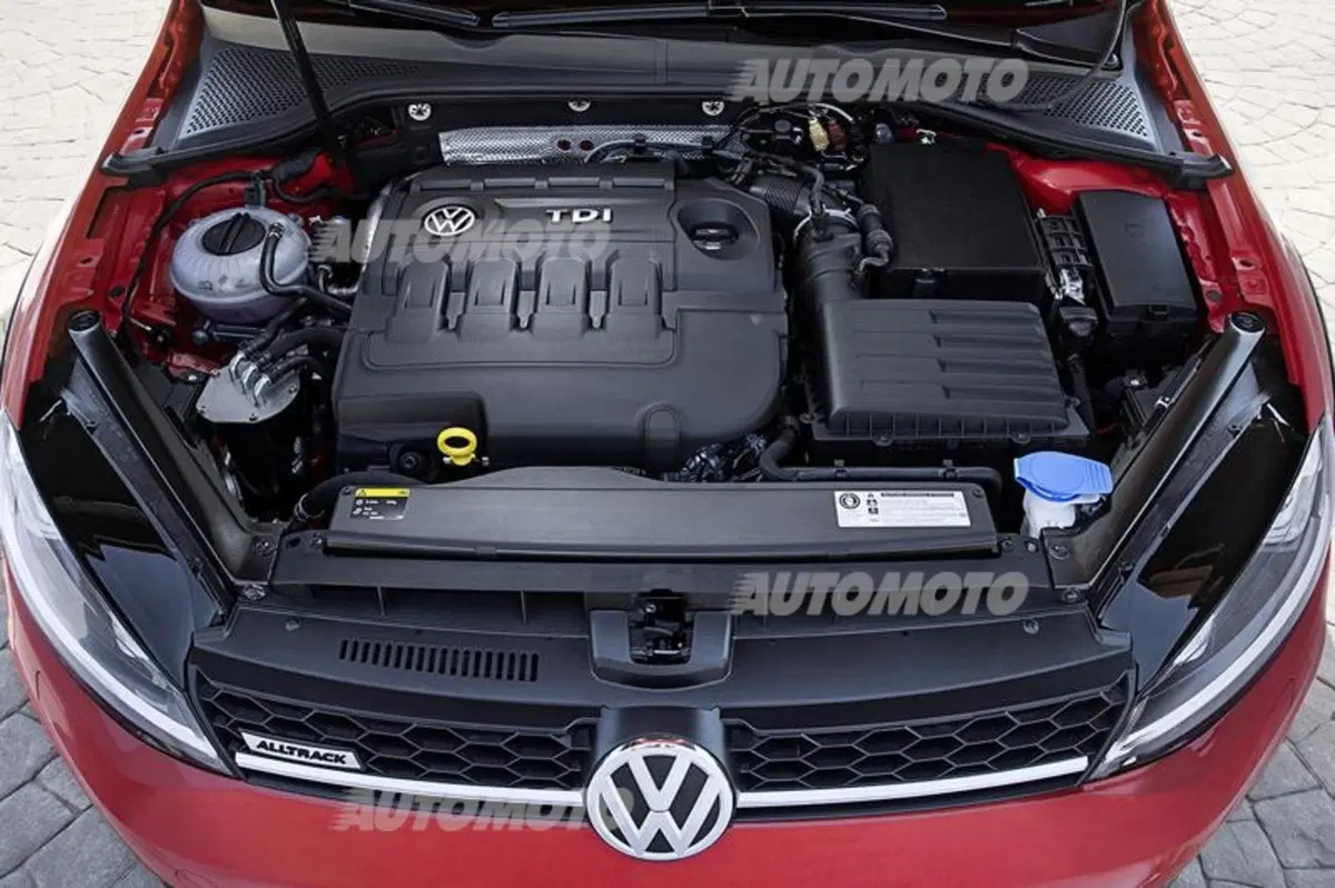 Volkswagen Golf Variant: nuova GTD, Alltrack e R (35)