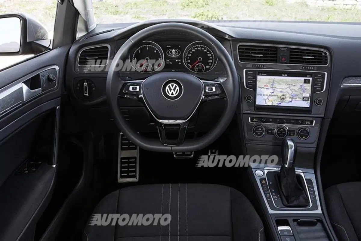 Volkswagen Golf Variant: nuova GTD, Alltrack e R (36)