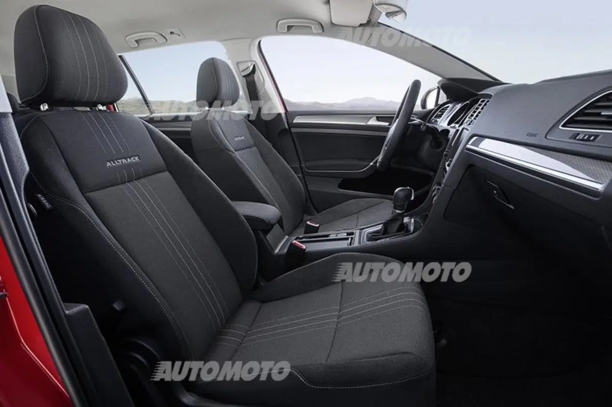 Volkswagen Golf Variant: nuova GTD, Alltrack e R (37)