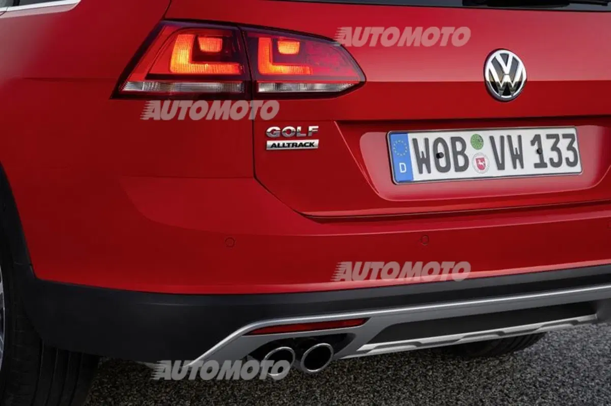 Volkswagen Golf Variant: nuova GTD, Alltrack e R (38)