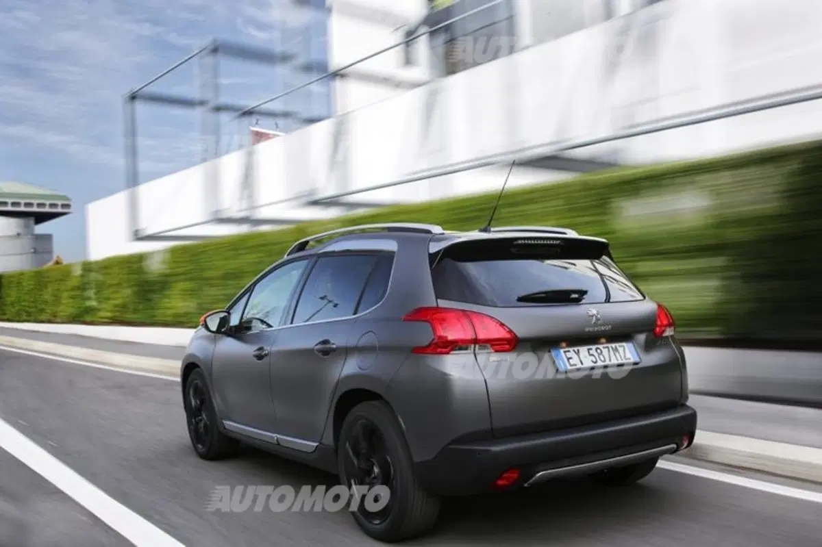 Peugeot 2008 Black Matt, la nuova serie speciale del crossover del Leone (3)