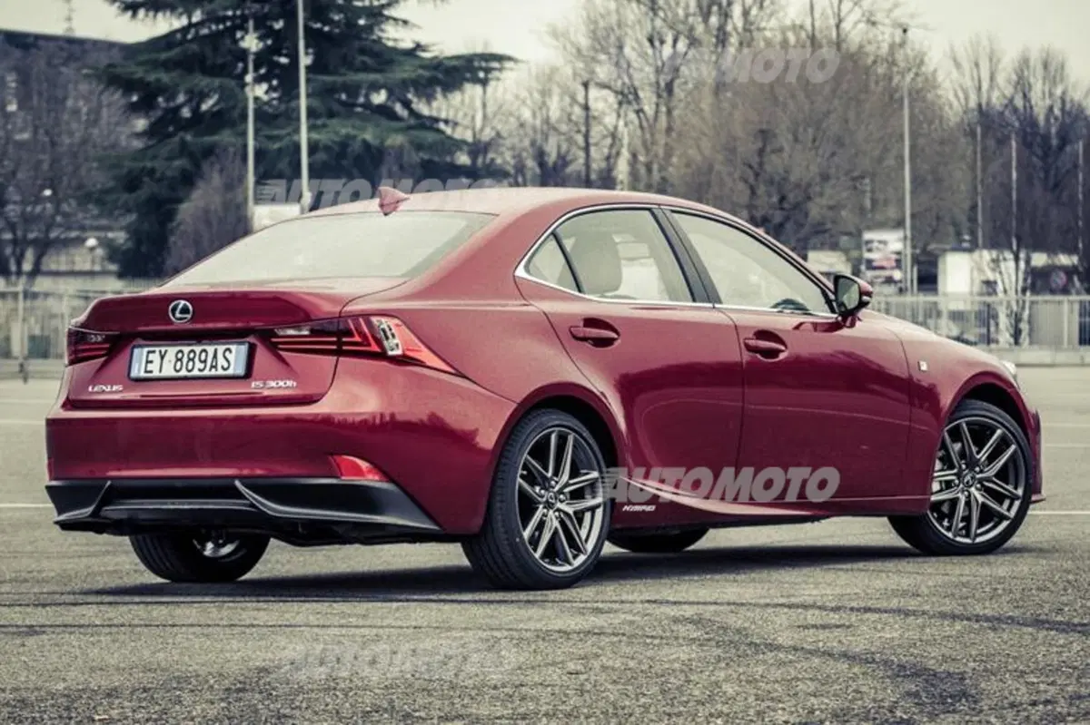 Lexus Is 300h [video] (7)
