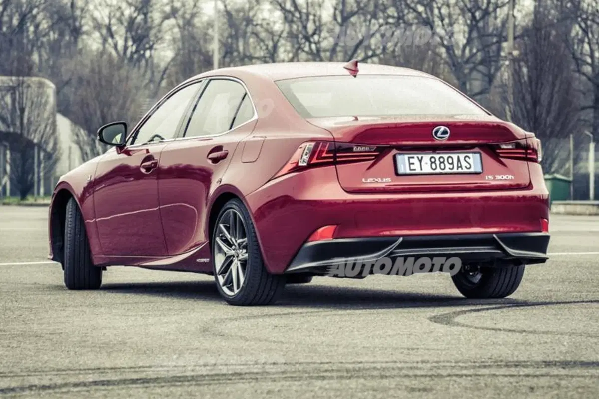 Lexus Is 300h [video] (8)