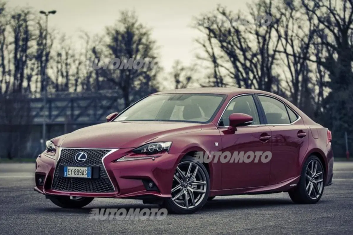 Lexus Is 300h [video] (10)