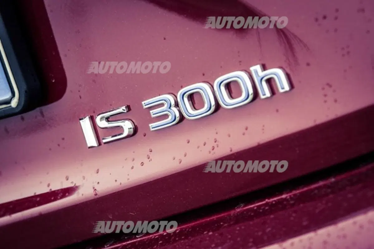 Lexus Is 300h [video] (13)