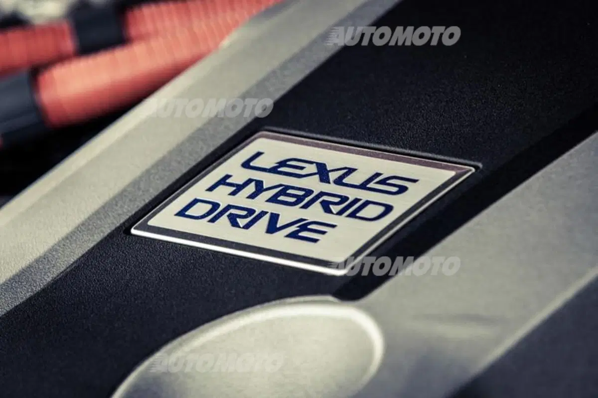 Lexus Is 300h [video] (21)