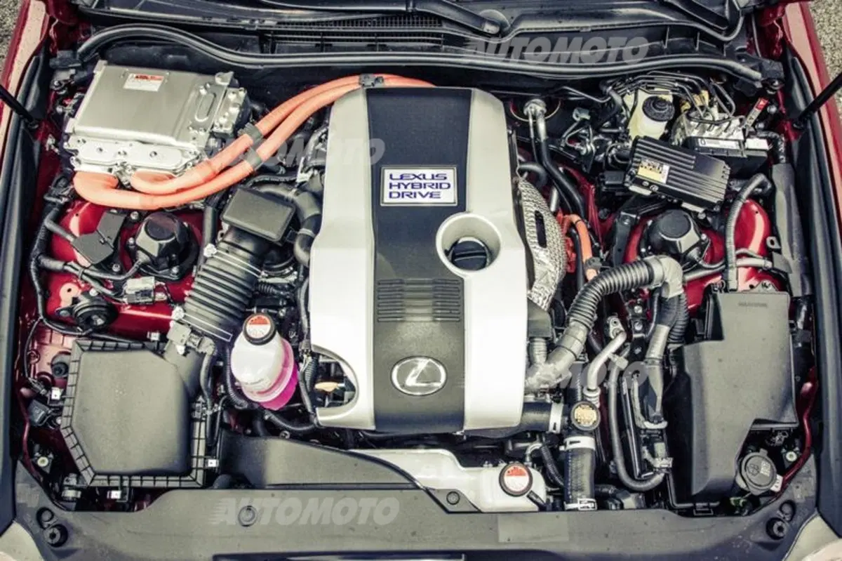 Lexus Is 300h [video] (28)