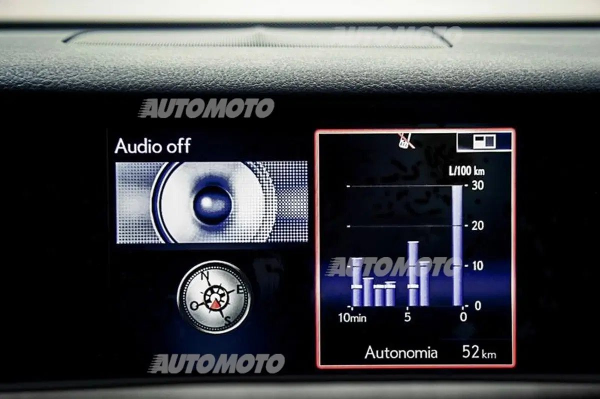 Lexus Is 300h [video] (31)
