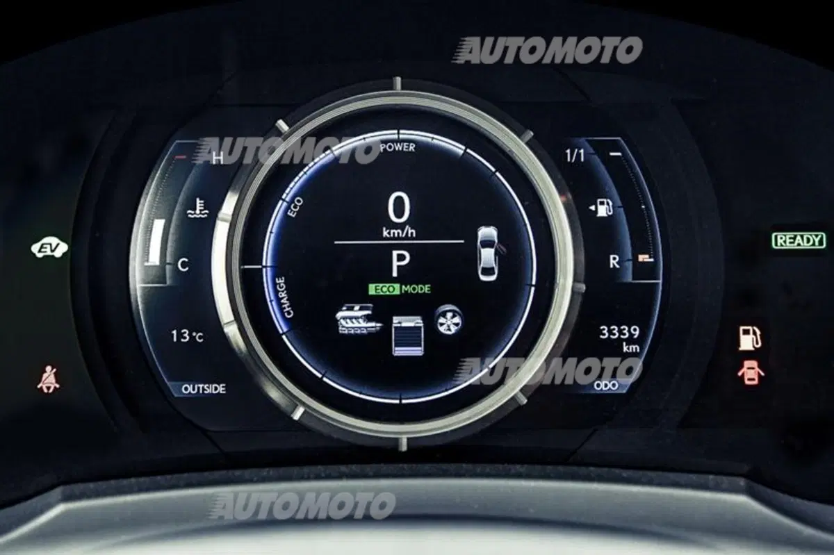 Lexus Is 300h [video] (33)