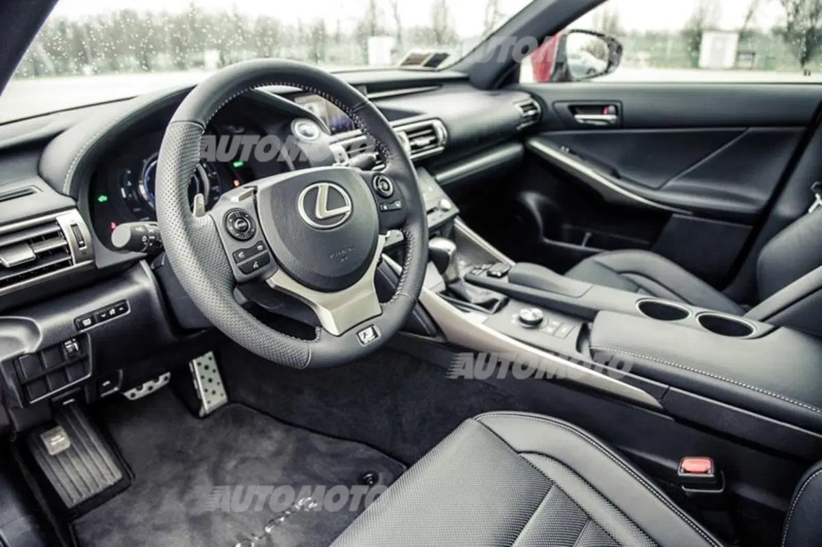 Lexus Is 300h [video] (36)