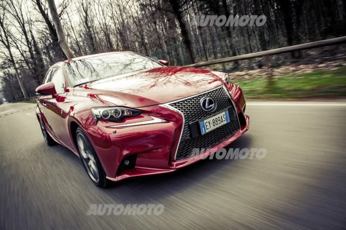 Lexus Is 300h [video] (45)