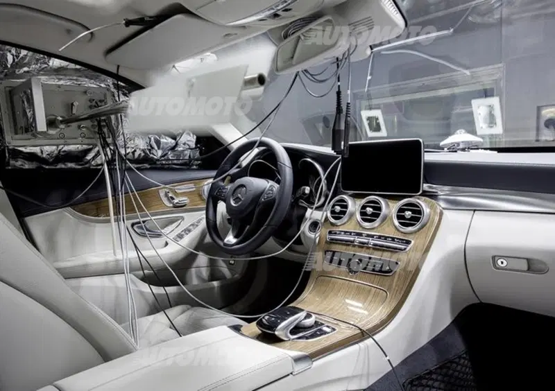 Sicure, intelligenti e connesse: l'identikit delle auto di domani