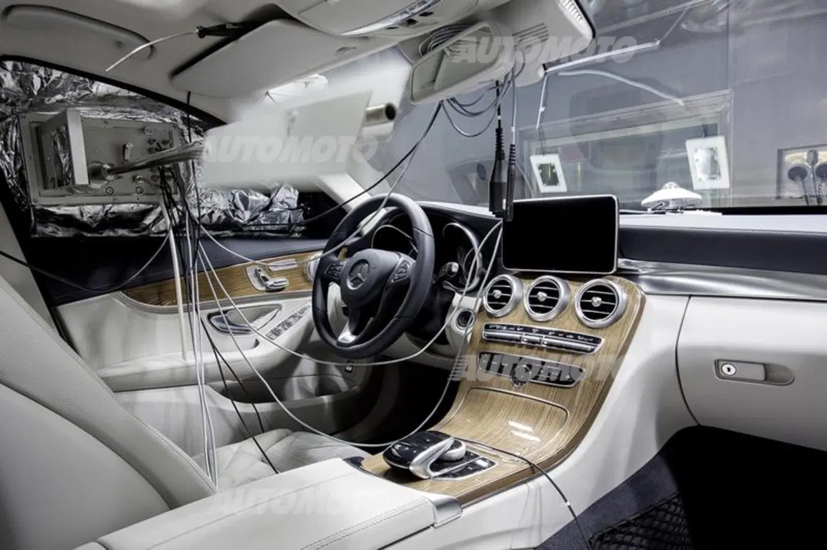 Sicure, intelligenti e connesse: l'identikit delle auto di domani