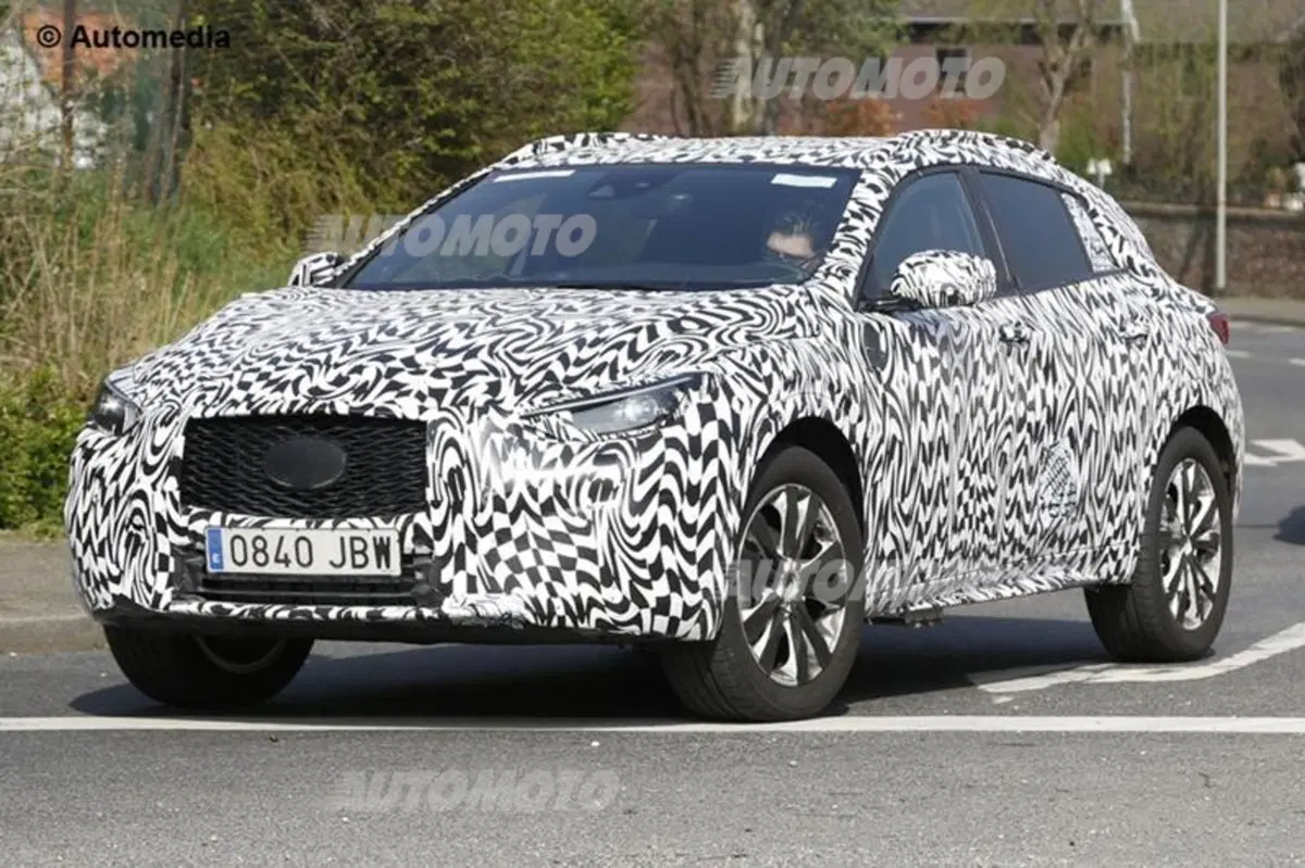 Infiniti QX30: prove generali per il nuovo SUV compatto (2)