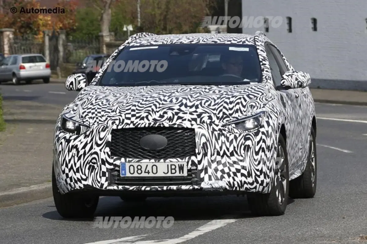 Infiniti QX30: prove generali per il nuovo SUV compatto (4)