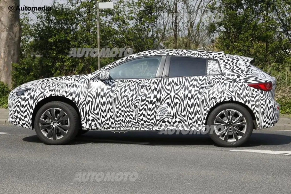 Infiniti QX30: prove generali per il nuovo SUV compatto (6)