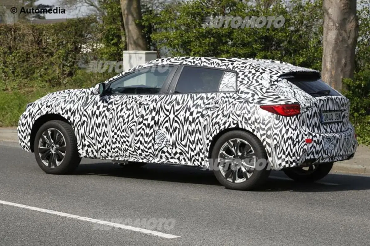 Infiniti QX30: prove generali per il nuovo SUV compatto (7)