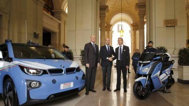 BMW: auto e scooter elettrici alla Polizia di Stato per Expo 2015