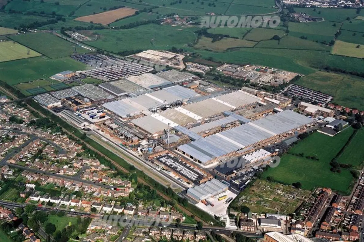 Bentley Factory Experience: dove nascono le auto di Queen Elizabeth