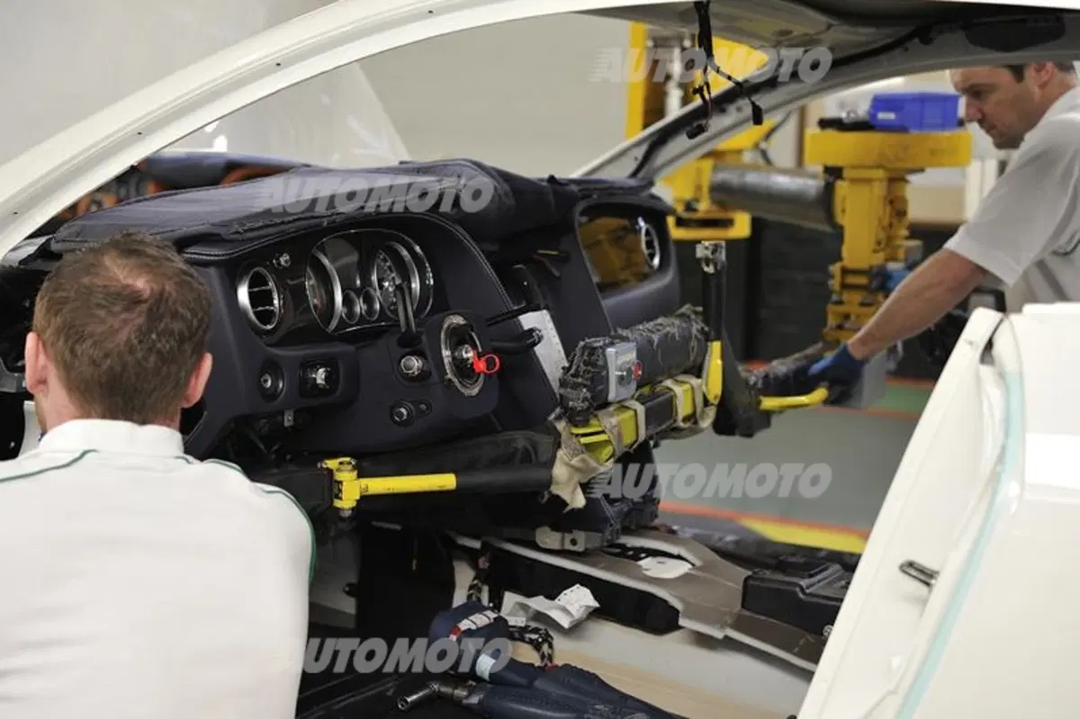 Bentley Factory Experience: dove nascono le auto di Queen Elizabeth (12)