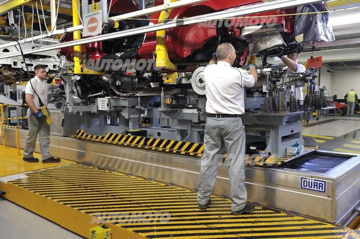 Bentley Factory Experience: dove nascono le auto di Queen Elizabeth (13)