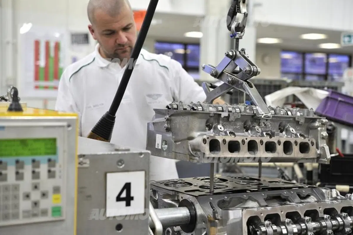 Bentley Factory Experience: dove nascono le auto di Queen Elizabeth (22)
