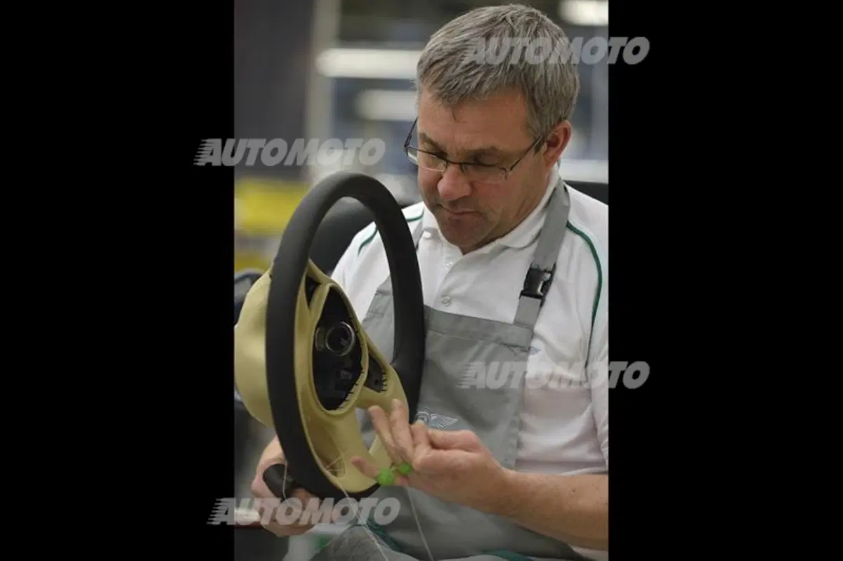 Bentley Factory Experience: dove nascono le auto di Queen Elizabeth (24)