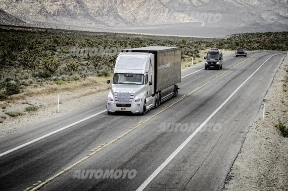 Freightliner Inspiration Truck, il primo “truck” a guida autonoma (2)