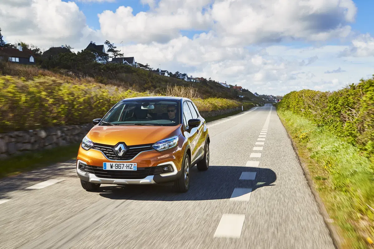 Renault Captur restyling 2017, nuovo look per la SUV compatta [Video primo test] (2)