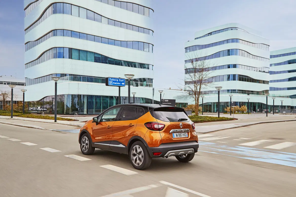 Renault Captur restyling 2017, nuovo look per la SUV compatta [Video primo test] (3)