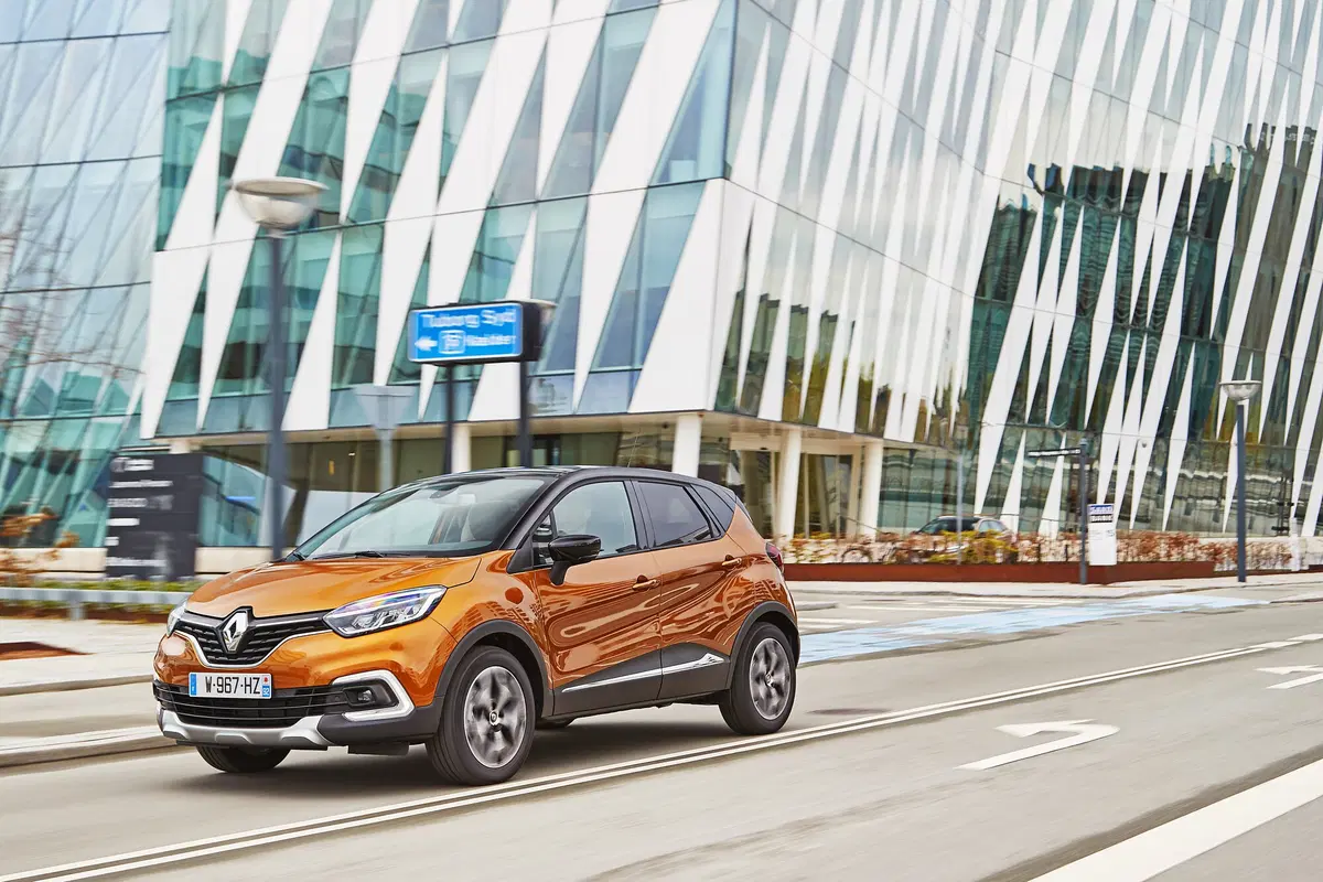 Renault Captur restyling 2017, nuovo look per la SUV compatta [Video primo test]