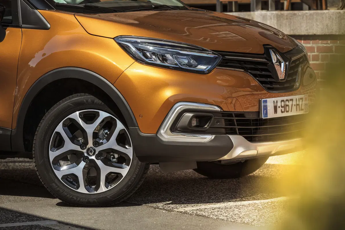 Renault Captur restyling 2017, nuovo look per la SUV compatta [Video primo test] (10)