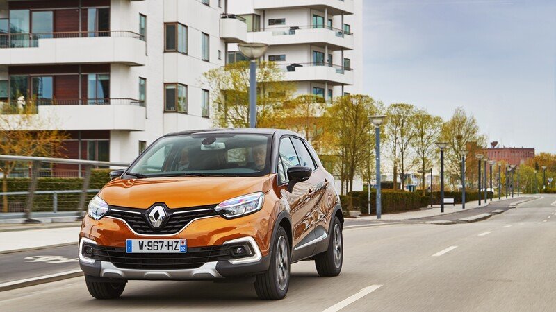 Renault Captur restyling 2017, nuovo look per la SUV compatta [Video primo test]
