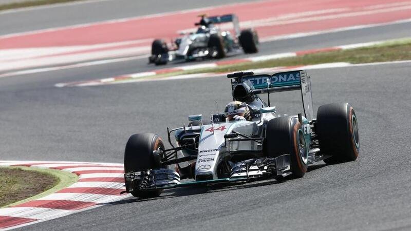 F.1, GP Spagna 2015, FP2: Hamilton il pi&ugrave; veloce a quattro decimi da Vettel