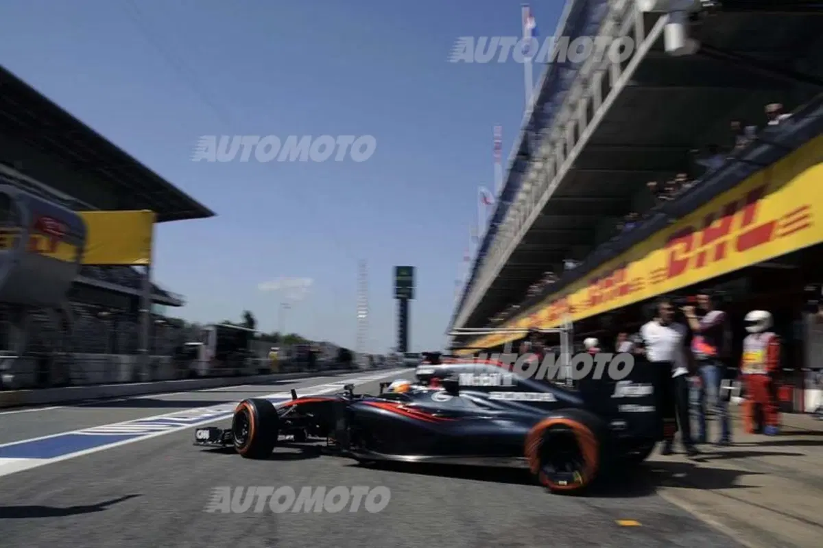 F1, Gp Spagna 2015: pole per Rosberg. Vettel terzo (21)