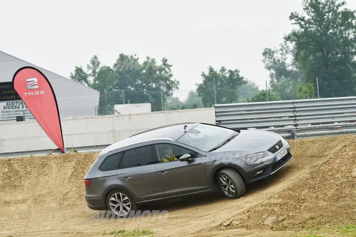 Seat Leon ST: dal fango alla pista (30)