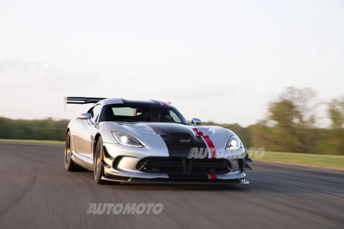Dodge Viper ACR 2016, la Viper da corsa ma “legale”