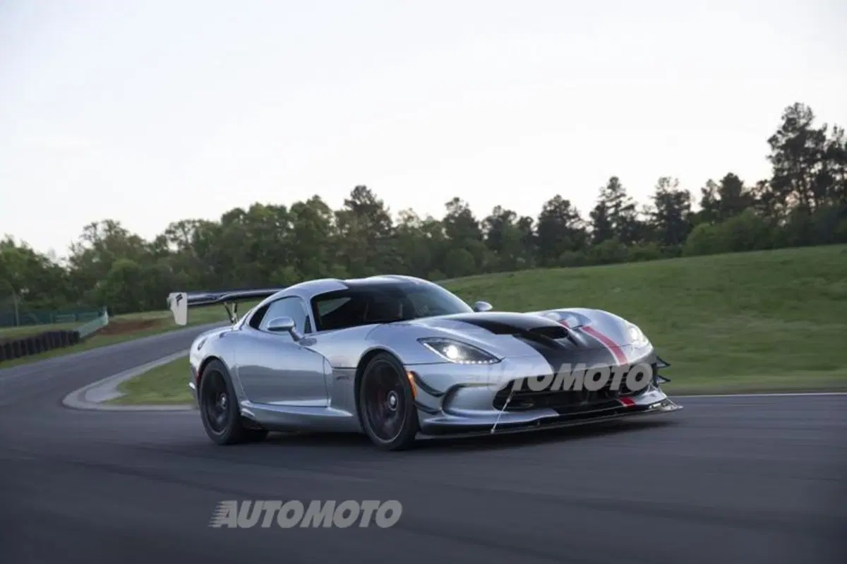 Dodge Viper ACR 2016, la Viper da corsa ma “legale” (11)