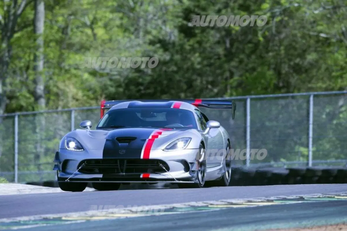 Dodge Viper ACR 2016, la Viper da corsa ma “legale” (13)