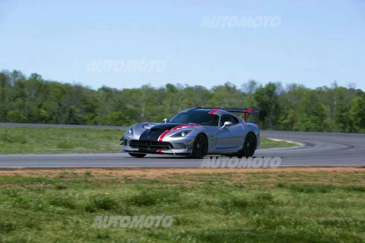 Dodge Viper ACR 2016, la Viper da corsa ma “legale” (15)