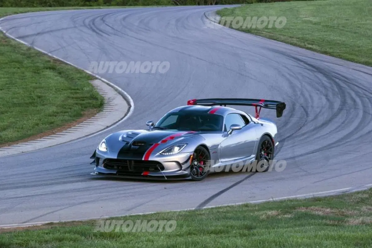 Dodge Viper ACR 2016, la Viper da corsa ma “legale” (16)