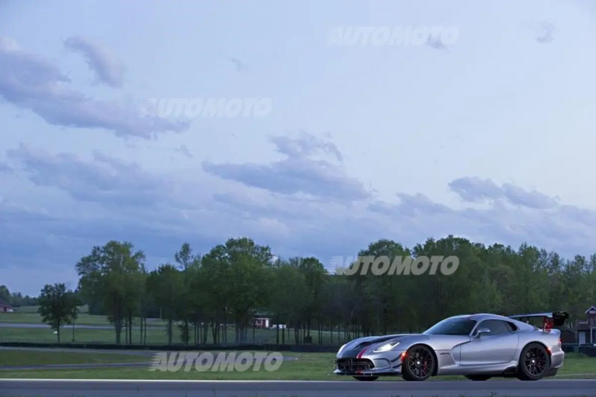 Dodge Viper ACR 2016, la Viper da corsa ma “legale” (17)